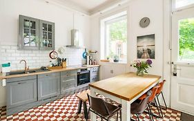 Großzügige 185m2-Altbauwohnung in Bestlage 7Zimmer-2Bäder-2Küchen-2WCs